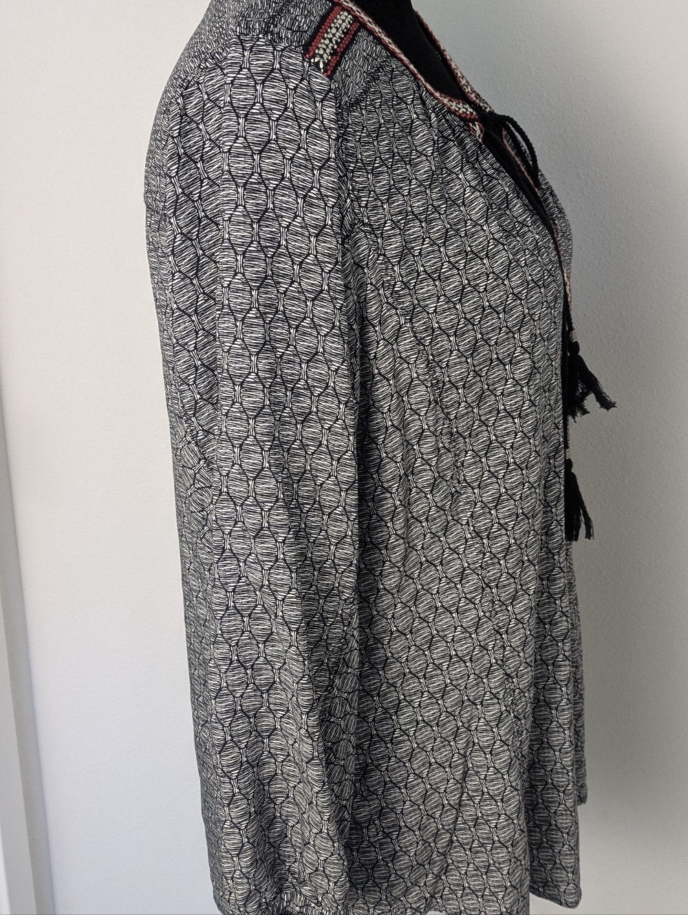 Daniel Rainn Women's Sz L Embroidered 3/4 Sleeve Black White Boho Peasant Top - Picture 4 of 10